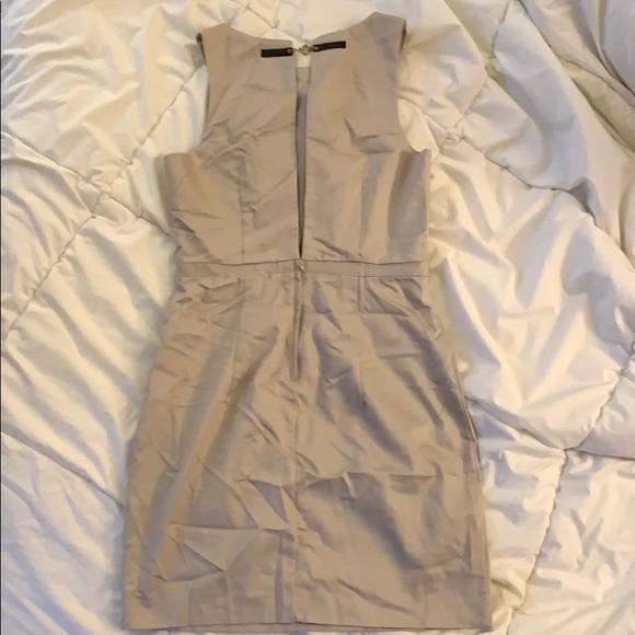 Light gray/tan dress with open back - Picture 2 of 3